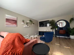 Cozy apartment, Sleeps 4, With Parking! - Image 4