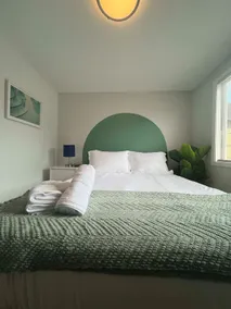 Cozy apartment, Sleeps 4, With Parking! - Image 3