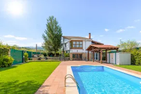 Spectacular cottage with pool in La Ulzama - Image 2