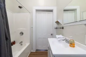 Large Downtown Home - The Sunny Southern Manse - Image 4