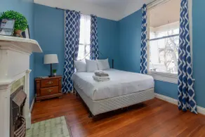 Large Downtown Home - The Sunny Southern Manse - Image 2