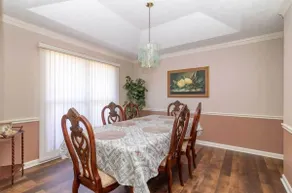 Large Family House Near Downtown & Free Parking - Image 5