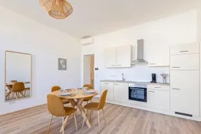 Modern apartment in center with a balcony - Image 3