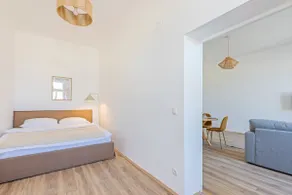Modern apartment in center with a balcony - Image 2