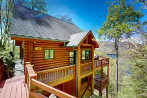 Dog-friendly Lake & mountain view home, decks - Image 4