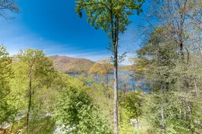 Dog-friendly Lake & mountain view home, decks - Image 2