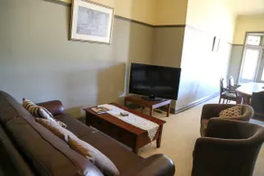 Historic Vine Lodge sleep up to 14 over 7 bedrooms - Image 4