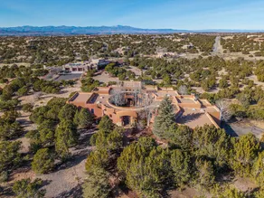Santa Fe Hacienda-Style Estate - Image 2
