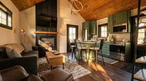 Cozy tiny home w/hot tub & firepit near the river - Image 5