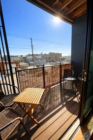 Walker's Point Designer 2BR · Prime Location with Balcony and Gym · Sleeps 6 - Image 4