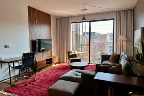 Walker's Point Designer 2BR · Prime Location with Balcony and Gym · Sleeps 6 - Image 5