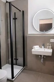 Studio-Private Bathroom-Terrace - Image 5