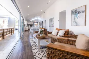 Pet Friendly House Opposite Bokarina Beach - Image 2