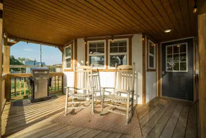 Lone Star Bungalow with Hiking & Lake access - Image 4