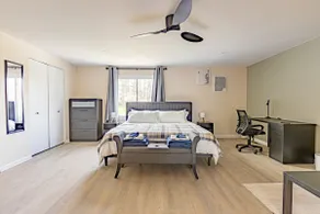 Spacious 4BR Retreat With BBQ and Gym Sleeps 14 - Image 3