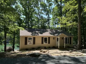 Humble Hideaway - Inviting lakefront home with firepit, balcony & W/D - dog-friendly - Image 2