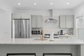 Downtown Flat • Walk to Dining & Shops • Sleeps 4 - Image 4