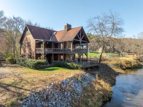 Riverfront Lodge, 5BR, Hot Tub, Pool Table & Views - Image 2
