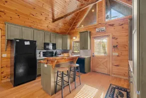 Riverfront Lodge, 5BR, Hot Tub, Pool Table & Views - Image 3