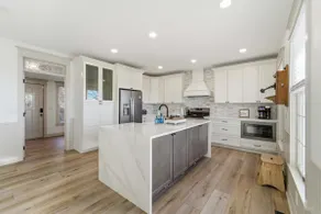 Spacious 5BR Retreat w Game Room, Huge Drive & Pri - Image 2