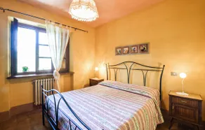 Beautiful Apartment in Monforte D'alba With 1 Bedrooms - Image 5