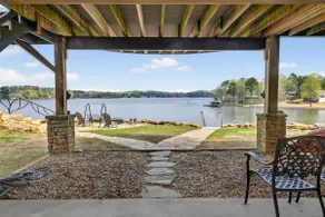 Rocky's Lake House, Exotic Home, Lake Front, deep - Image 4