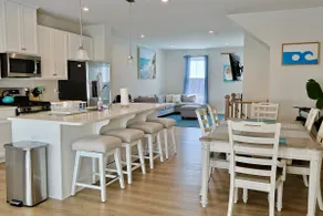 Bayside Break | Rooftop Deck + Resort Pools & Gym - Image 4