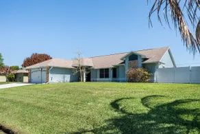 Spacious 5BR Pool Oasis Near Disney Resort - Image 4