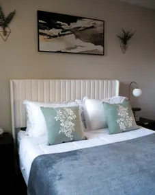 New Modern 3BR • Gym • Workspace • Quiet Location - Image 4