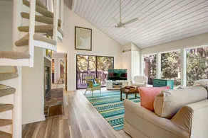 Walk to Beach 2BR with loft Condo on Beautiful Edi - Image 3