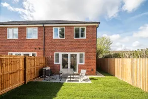 Perfect Booking Private Garden & Large Parking - Image 5