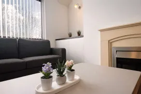 Modern House with Free Parking - Image 5