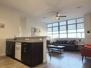 Cozy High-Rise Apartment - Image 3
