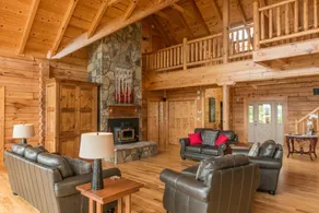 Family-Friendly Lakefront Villa, Sleeps 16 - Image 2