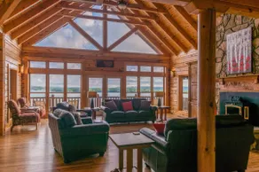 Family-Friendly Lakefront Villa, Sleeps 16 - Image 3