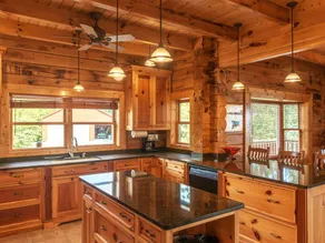 Family-Friendly Lakefront Villa, Sleeps 16 - Image 5