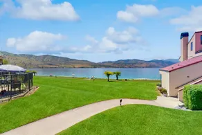 Charming 2BR Lakefront - Patio - Pool - Image 2