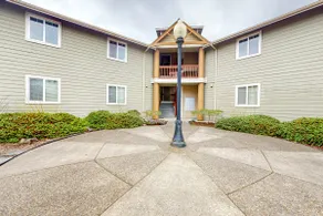 Classy and Convenient Dog-Friendly Condo with Priv - Image 3