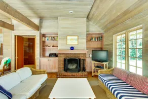 Stunning Ocean Townhome with Large Yard and Easy B - Image 2