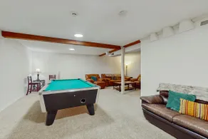 Spacious 6BR Ski In/Out Mountainview Oasis - Image 4