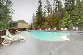 Skiing 2BR Mountainview | Balcony | Pool - Image 4