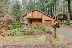 Spacious Mt Hood lodge with shared pool private backyard and private hot tub - Image 5