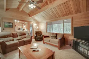 Woodsy Cabin with Private Hot Tub Game Tables & 8 SHARC Passes - Dogs OK - Image 3