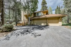Renovated Sunriver Home with Hot Tub, 2 Primary Su - Image 2