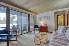 Retro Dog-Friendly Condo with Fireplace Wi-Fi & SHARC Access - Image 4