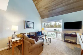 Dog-friendly Sunriver Condo with Great Location & - Image 3