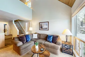 Dog-friendly Sunriver Condo with Great Location & - Image 4