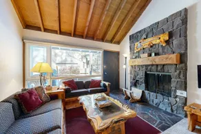 Sunriver Condo with Private Hot Tub WiFi - Image 2