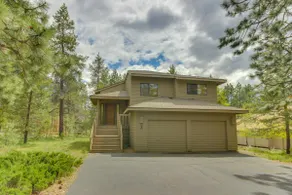 Perfectly Located Home - Enjoy a Private Hot Tub & - Image 4