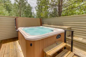 Perfectly Located Home - Enjoy a Private Hot Tub & - Image 2
